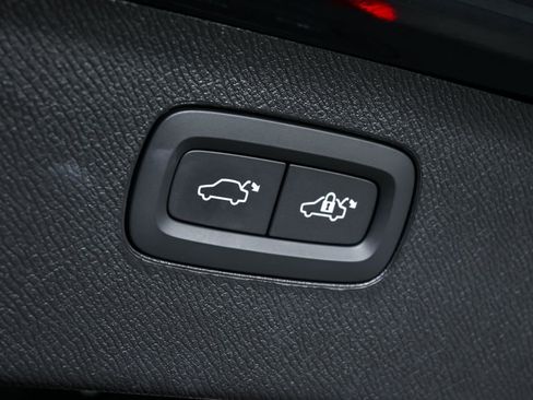 Certified 2022 Volvo XC90 T5 Momentum w/ Advanced Package image 33