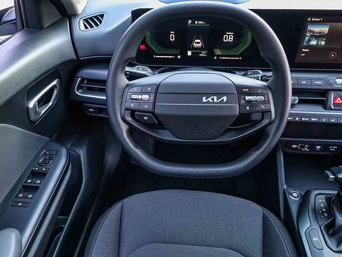 Certified 2025 Kia K4 FWD image 16