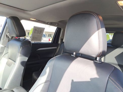 Used 2018 Toyota Highlander XLE image 18