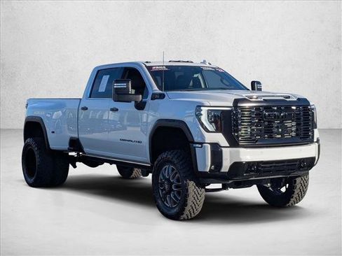 Used 2024 GMC Sierra 3500 Denali w/ Denali Reserve Package image 3