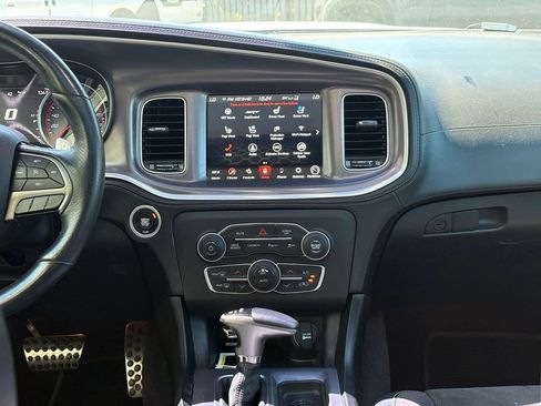 Used 2019 Dodge Charger Scat Pack w/ Dynamics Package RWD image 12