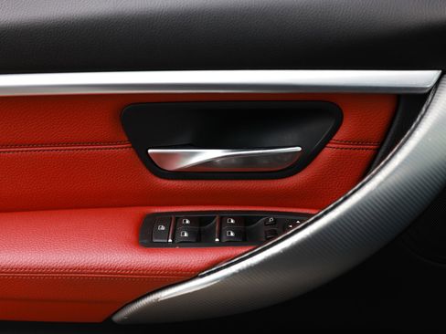 Used 2018 BMW 330i Sedan w/ M Sport Package image 49