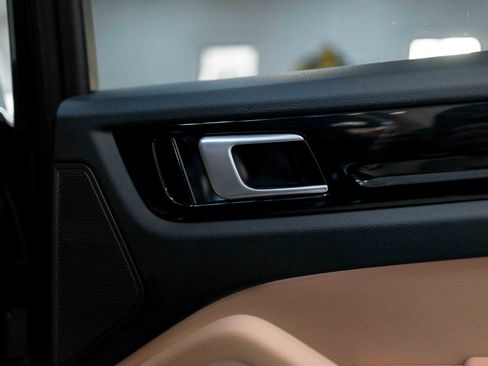 Used 2019 Porsche Cayenne image 47