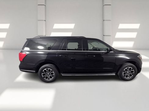 Used 2023 Ford Expedition Max XLT image 4