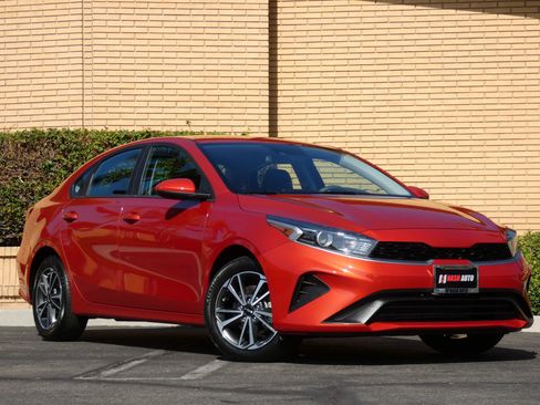 Used 2023 Kia Forte LXS image 5