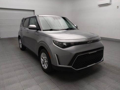 Used 2025 Kia Soul LX image 13