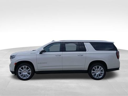 Certified 2022 Chevrolet Suburban High Country AWD/4WD image 2