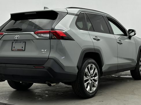 Used 2022 Toyota RAV4 XLE Premium image 8
