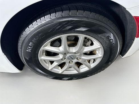 Used 2024 Chrysler Pacifica Touring-L FWD image 11