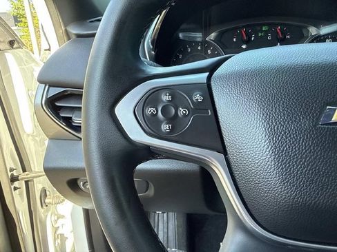 Used 2023 Chevrolet Traverse LT FWD image 30