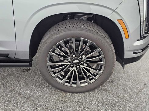 Certified 2025 Cadillac Escalade Sport Platinum w/ LPO, Floor Liner Package AWD/4WD image 9