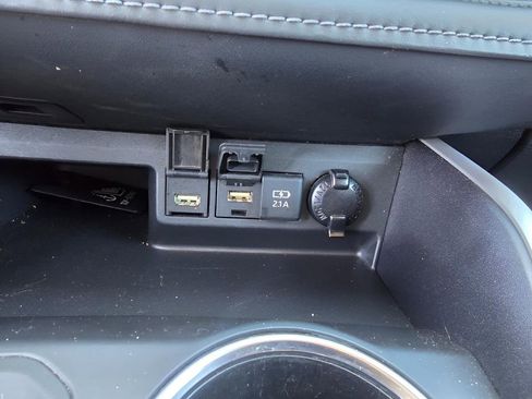 Used 2021 Toyota Highlander XLE AWD/4WD image 18