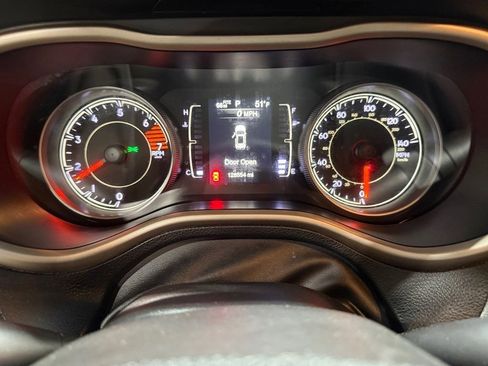 Used 2018 Jeep Cherokee Latitude w/ Cold Weather Group image 26