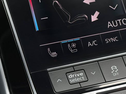 Used 2019 Audi Q8 Premium Plus w/ Premium Plus AWD/4WD image 11