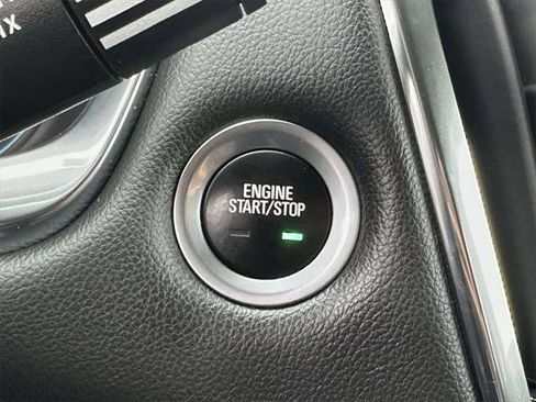 Used 2021 Chevrolet Traverse LT image 32