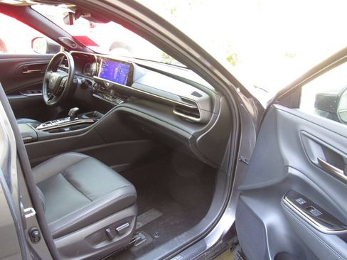 Certified 2024 Toyota Crown AWD/4WD image 19