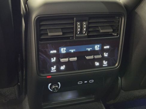 Certified 2026 Porsche Cayenne Coupe image 12