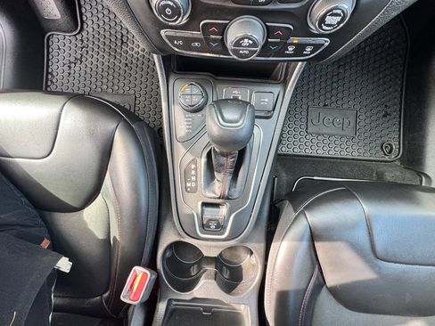 Used 2020 Jeep Cherokee Trailhawk w/ Cold Weather Group image 17