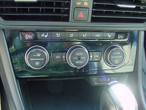 Used 2020 Volkswagen Jetta R-Line w/ R-Line Cold Weather Package image 19
