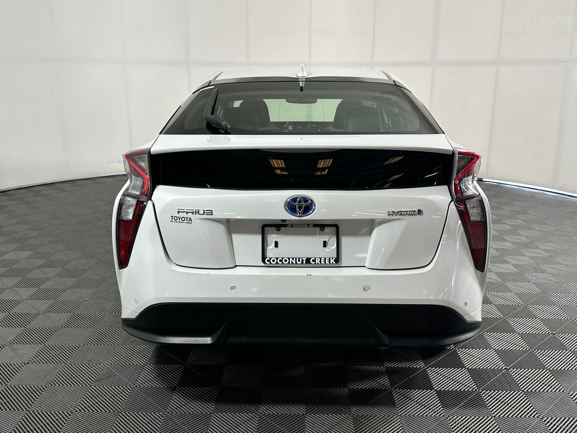 Used 2017 Toyota Prius Four Touring w/ Premium Convenience Package FWD image 4