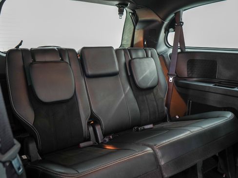 Used 2019 Dodge Grand Caravan SXT w/ Blacktop Package FWD image 14