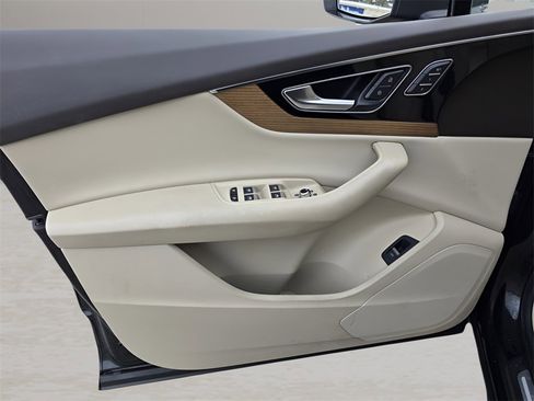 Used 2017 Audi Q7 3.0T Premium image 18