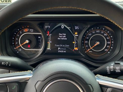 Used 2025 Jeep Wrangler Unlimited Sahara AWD/4WD image 14