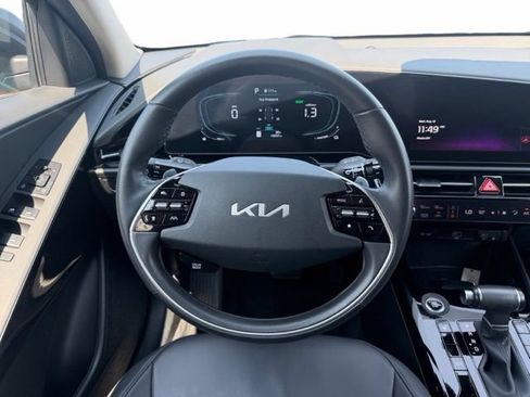 Used 2024 Kia Niro EX FWD image 12