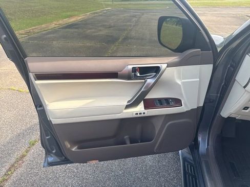 Used 2018 Lexus GX 460 Premium w/ Premium Package AWD/4WD image 17