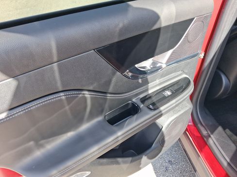 Certified 2025 Lincoln Corsair FWD image 9