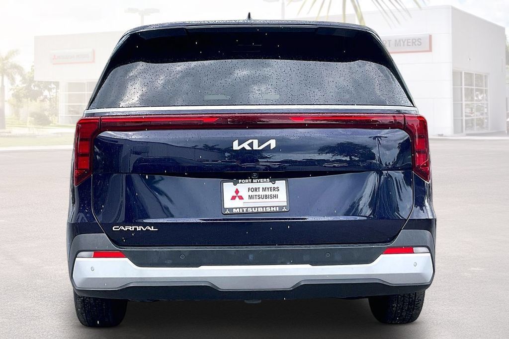 Used 2026 Kia Carnival FWD image 17