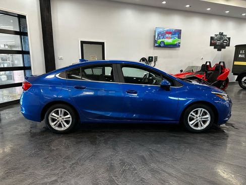 Used 2017 Chevrolet Cruze LT image 4