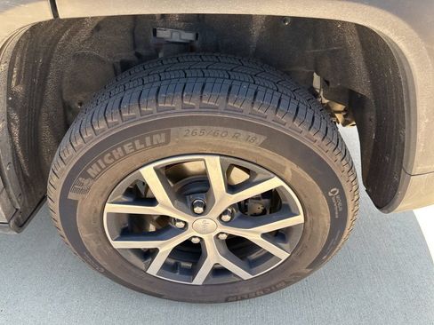 Used 2024 Jeep Grand Cherokee Limited AWD/4WD image 10