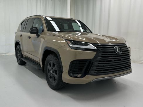 Used 2025 Lexus LX 700h Overtrail w/ Accessory Package (Z1) AWD/4WD image 2