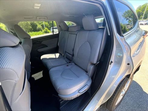 Used 2023 Toyota Highlander LE FWD image 15