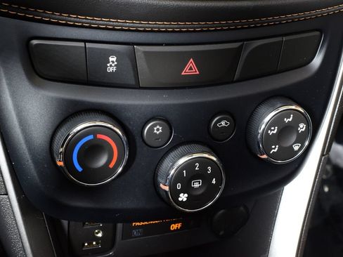 Used 2020 Chevrolet Trax LT FWD image 23