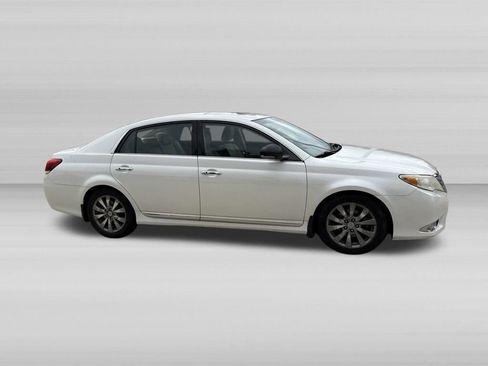 Used 2011 Toyota Avalon Limited FWD image 3