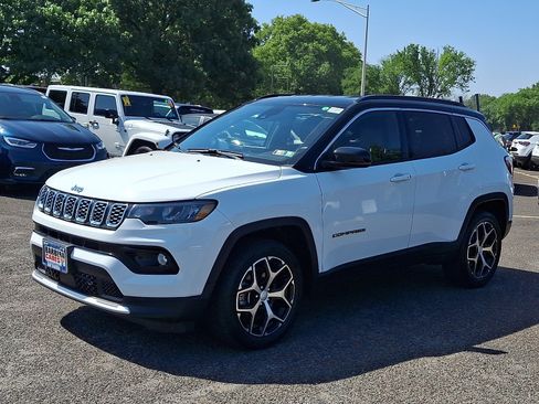 Used 2024 Jeep Compass Limited AWD/4WD image 3