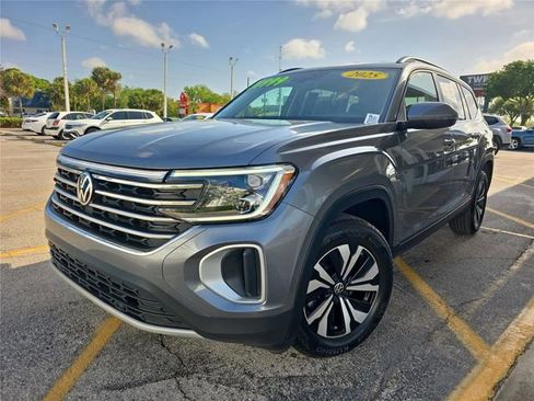 Used 2025 Volkswagen Atlas SE image 25