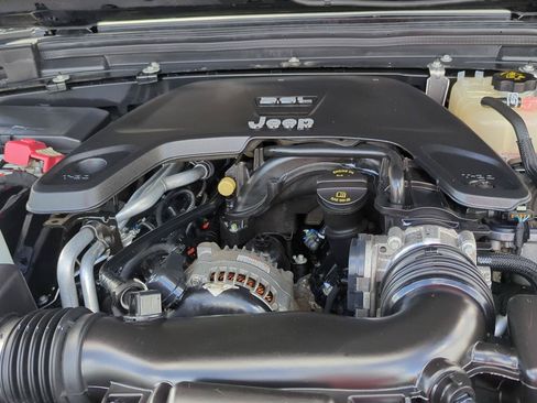 Used 2021 Jeep Wrangler Unlimited Sport AWD/4WD image 8