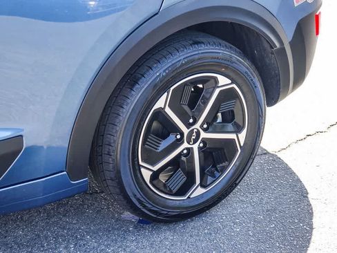 Certified 2023 Kia Niro EX FWD image 10
