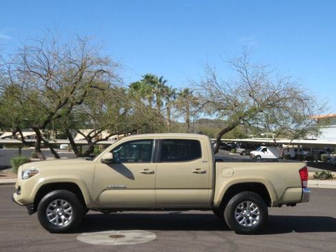 Used 2016 Toyota Tacoma SR5 w/ SR5 Appearance Package (SN) image 2