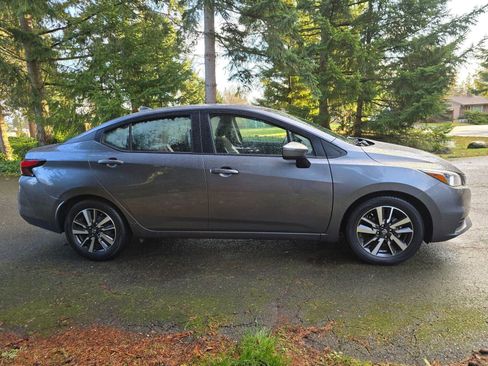 Used 2021 Nissan Versa SV image 6