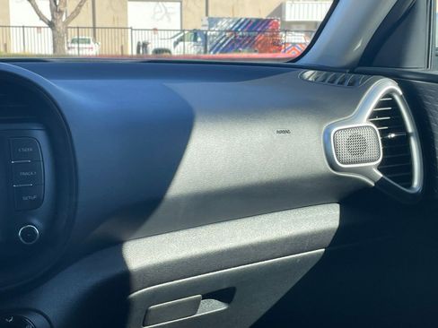 Used 2025 Kia Soul LX w/ LX Technology Package image 35
