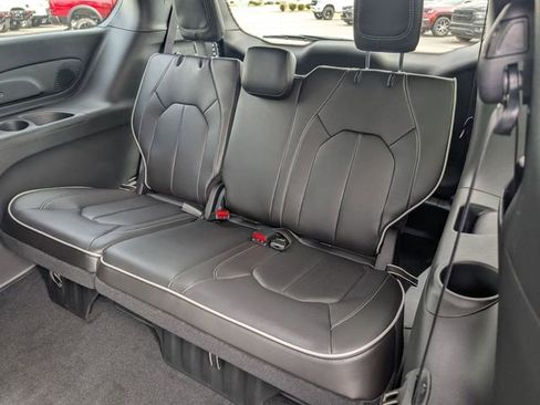 New 2026 Chrysler Pacifica Limited image 27