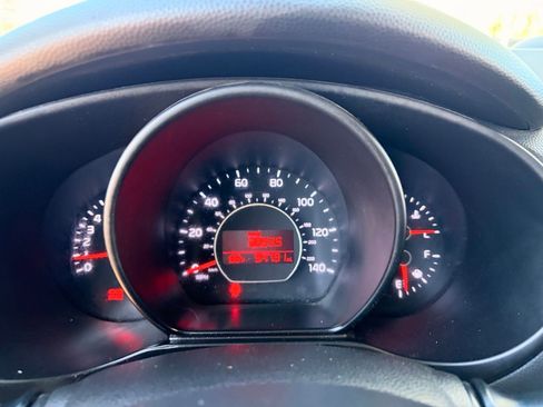 Used 2015 Kia Soul FWD image 28