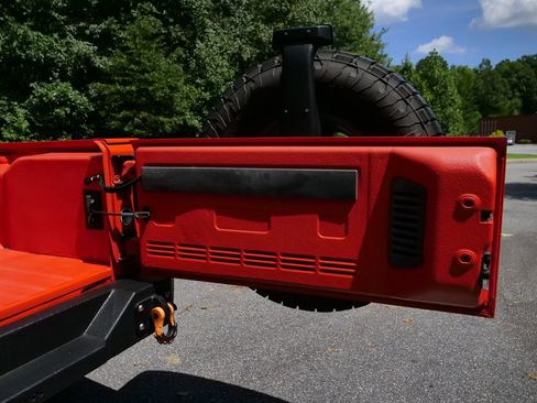 Used 2015 Jeep Wrangler Unlimited Sahara w/ Max Tow Package AWD/4WD image 31