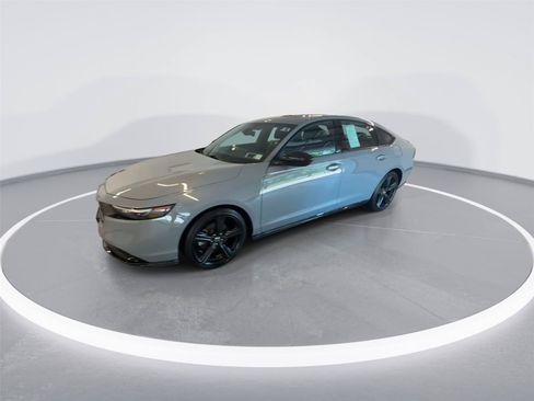 Used 2023 Honda Accord Sport image 3
