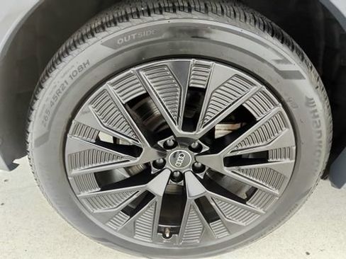 Used 2024 Audi Q8 e-tron Prestige w/ Prestige Package AWD/4WD image 84