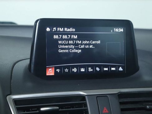 Used 2018 MAZDA MAZDA3 Sport FWD image 25
